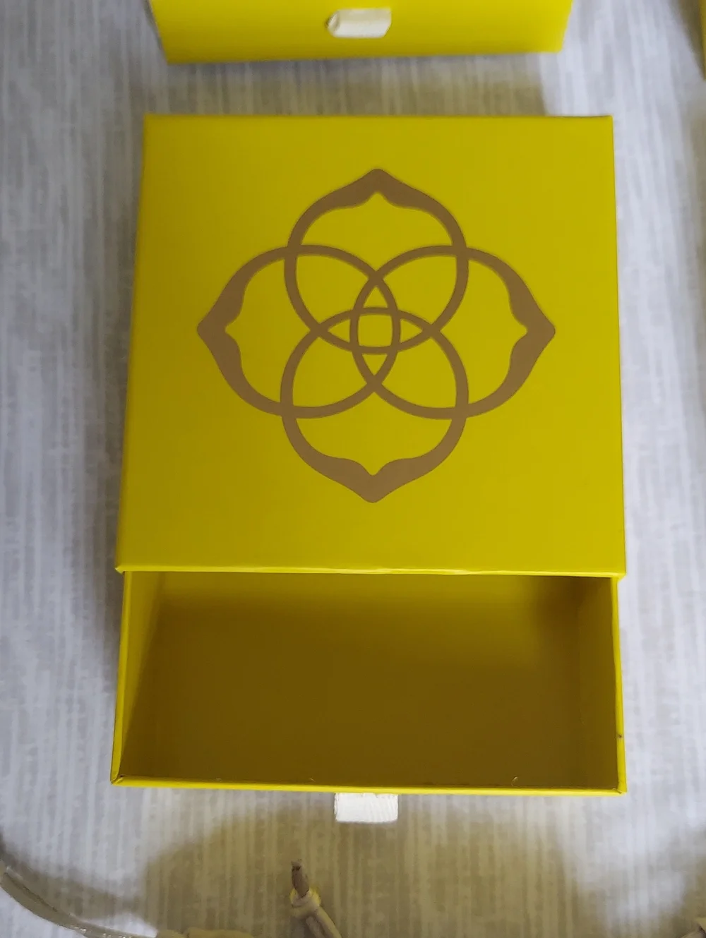 Kendra Scott Empty Jewelry Boxes (4) and Pouches (4) Magnetic Closure